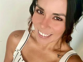 Monilatingirl webcam